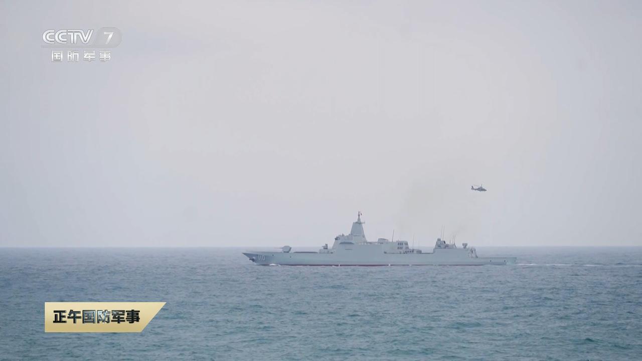 055型 110 安庆舰好图，舰是新舰，舰载机还是老九