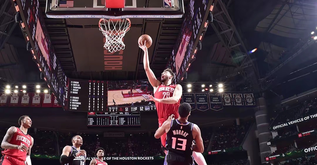 申京28+10雷诺新高25分 火箭26分大胜国王篮球NBA 北京时间12月4日，