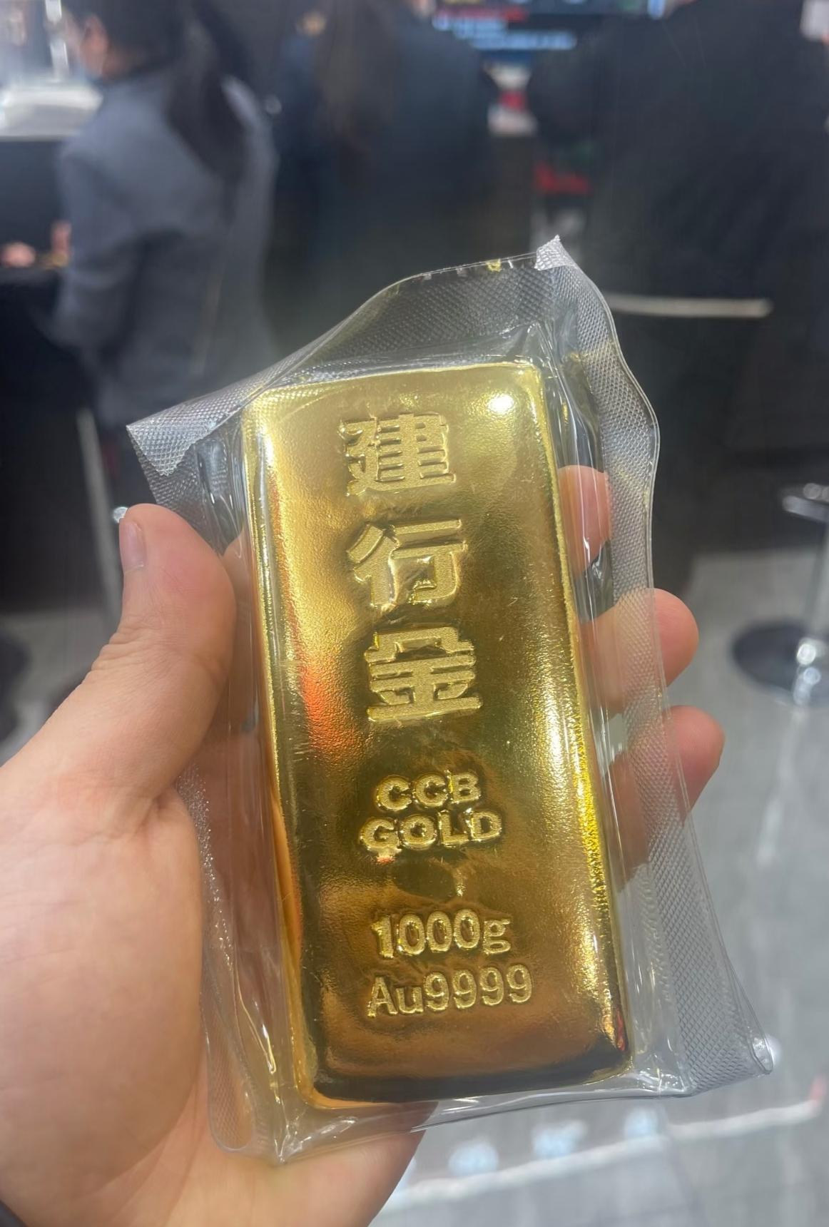 手里持黄金的人，
这下做梦都要笑醒了吧！
因为就在昨晚
老美公布了九月份的cpi