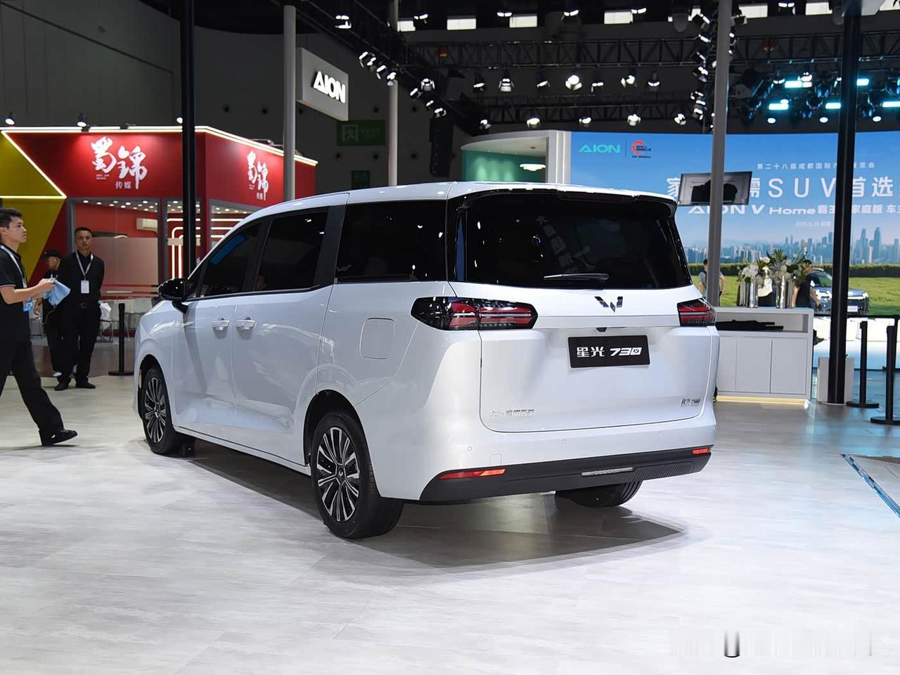 7.68万起的MPV卷王来了！

五菱星光7.68万起售的价格直接掀桌子了，虽然