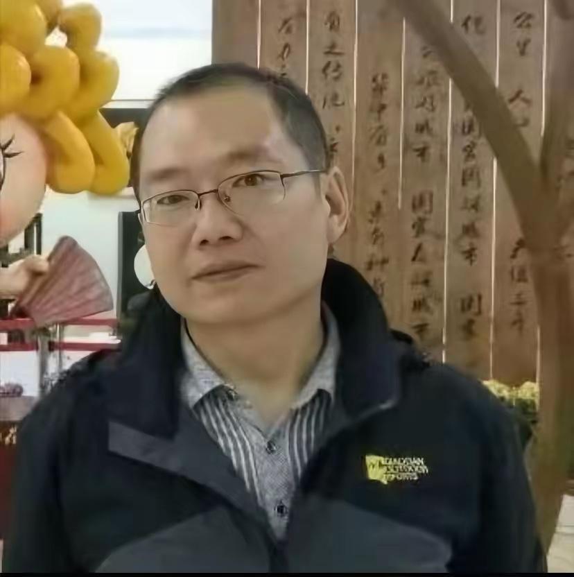 两腿一蹬，一切成空 ​昨天看一个新闻，说一个湖南富豪欧健去世了。才44岁英年早逝