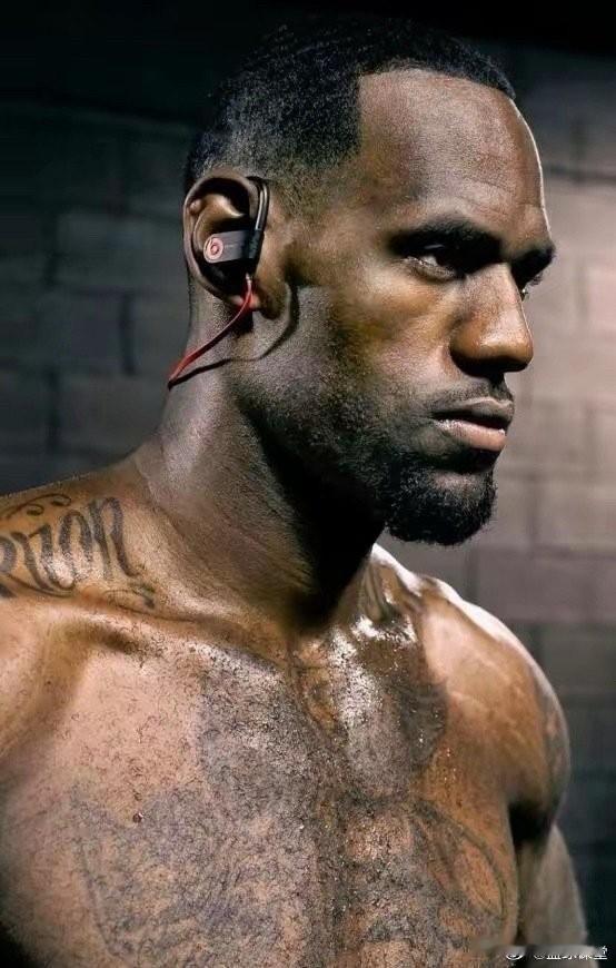 2003届“老汉”们总得分榜前10名一览：
​01、詹姆斯，首轮第01顺位，42