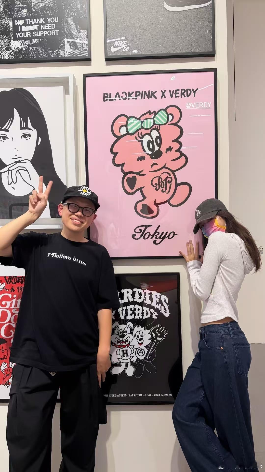 虞书欣Lisa打卡同一美术展Lisa虞书欣同款打卡地Lisa在ins晒照，竟然和