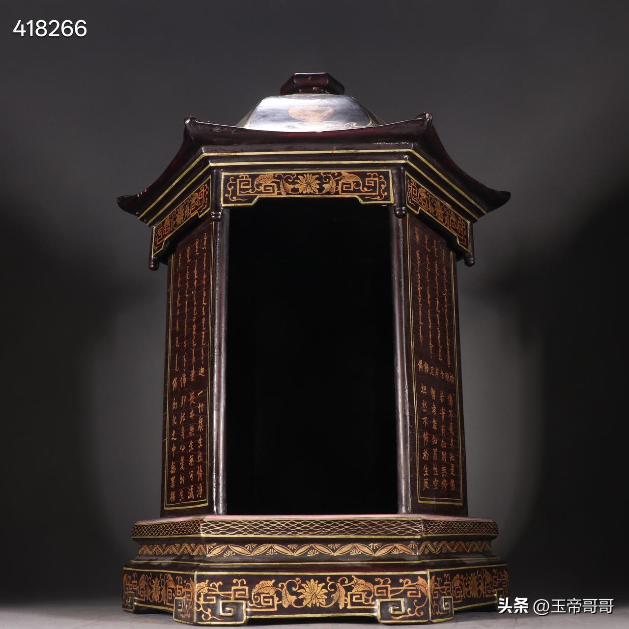 清 木胎漆器描金佛龛
规格：高44.5cm宽31.6cm