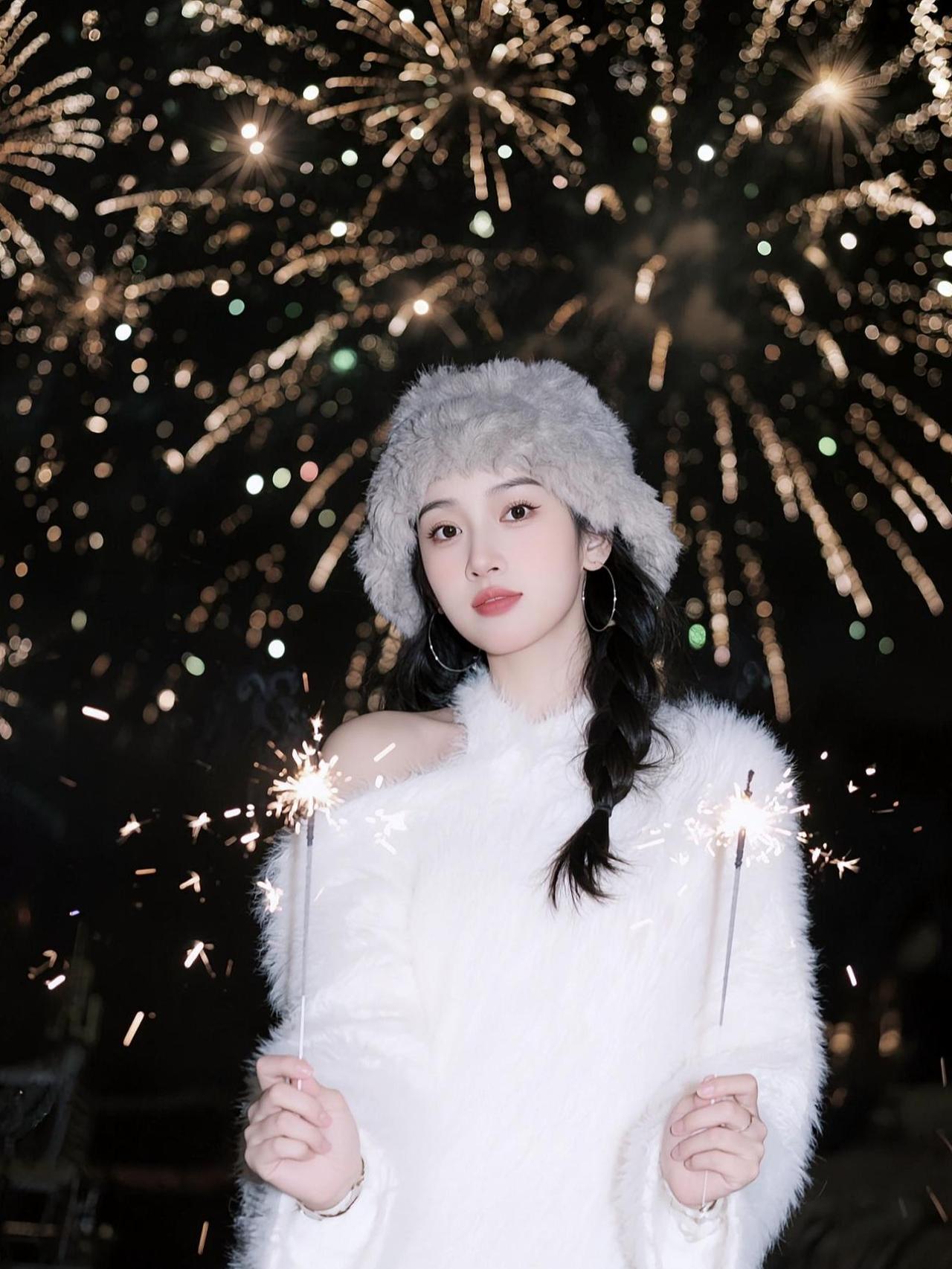 这一年的故事翻到了最后一页，哭过笑过也拼过，敬全力以赴的自己，也敬来日方长的20