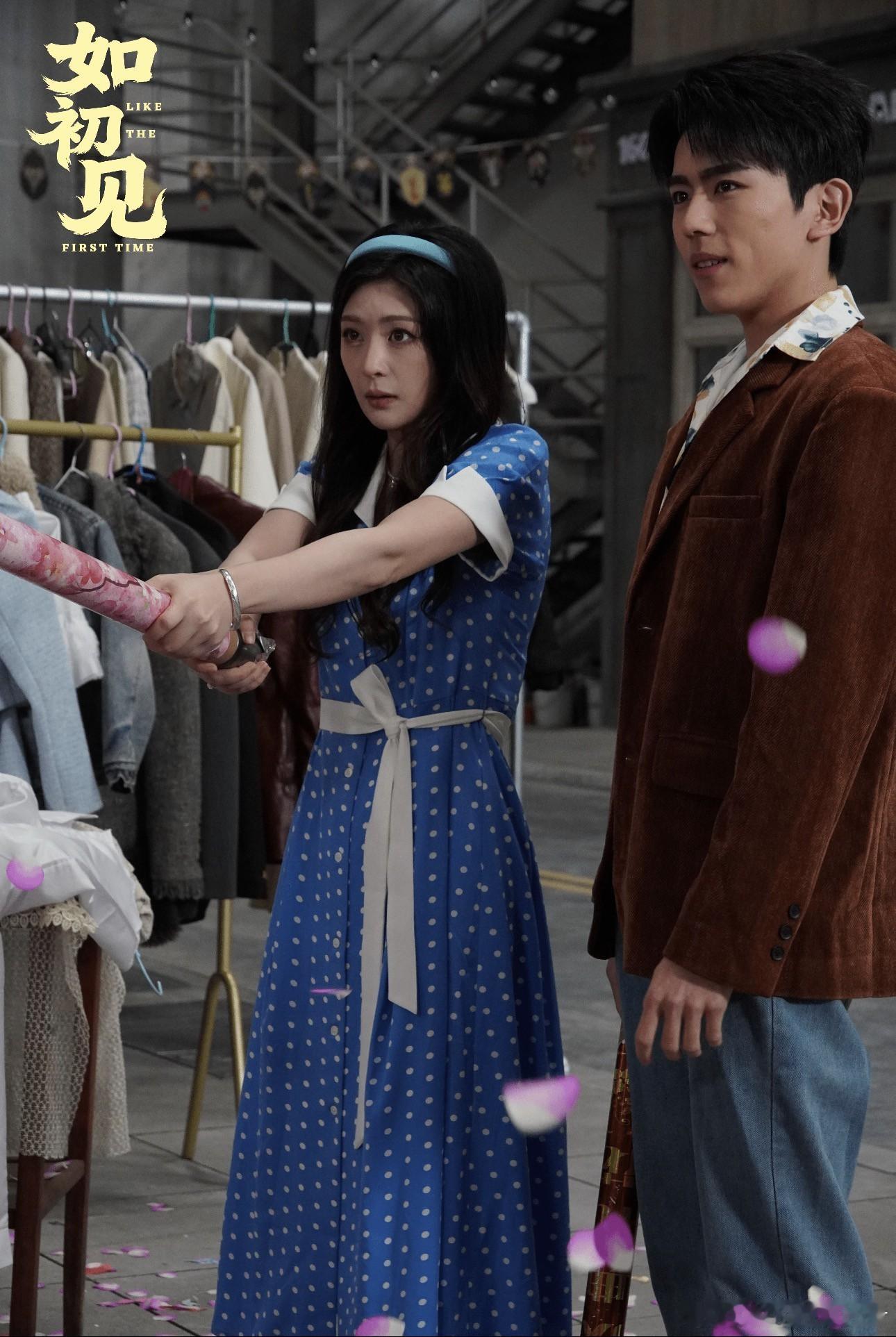 短国有自己的熹妃回宫短剧如初见年代爽剧开播开大 看到宋如初拿着剪刀对峙，眼泪真的