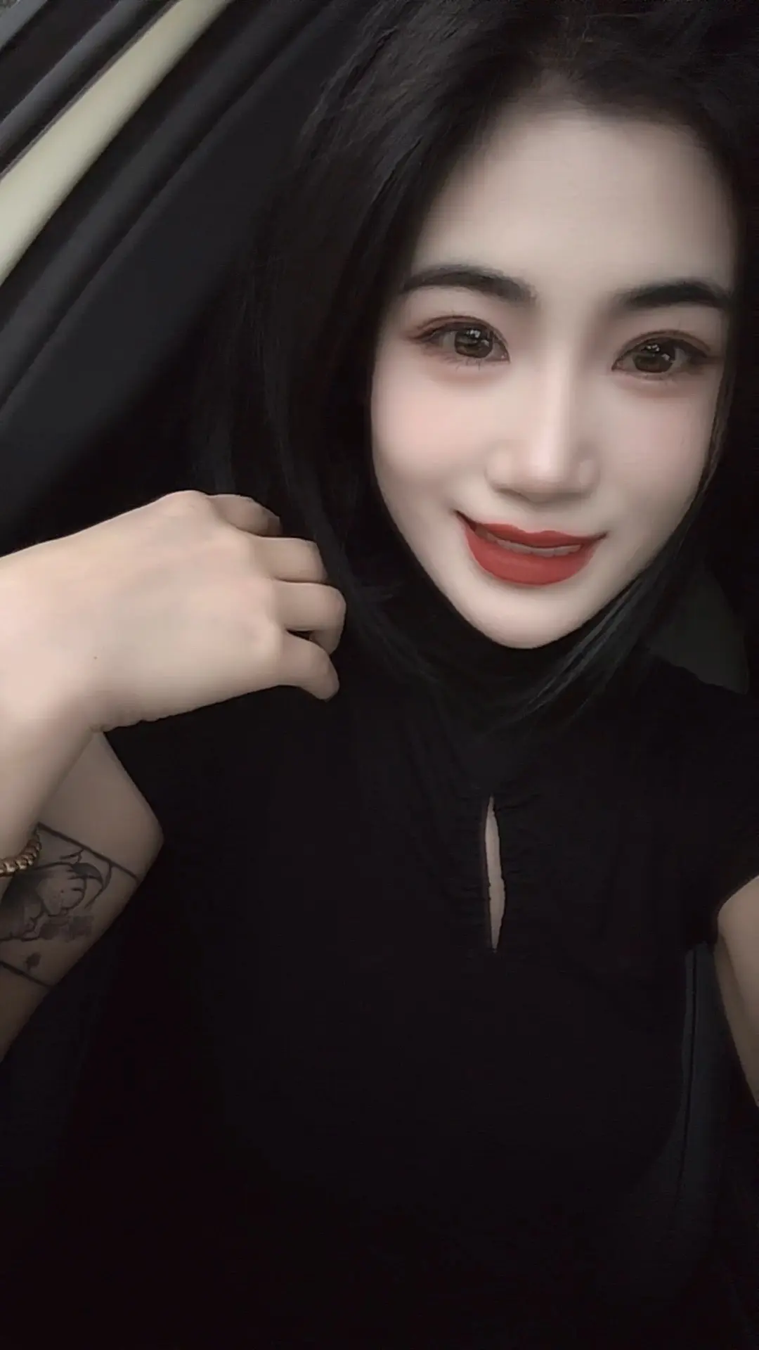 人生，得如何，失又如何。我们只是世界的匆匆过客！感情，聚如何，散又如何...