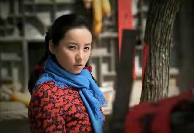 如何评价《平凡的世界》孙少安？

他最大的善，就是没娶田润叶。

但凡他自私一点