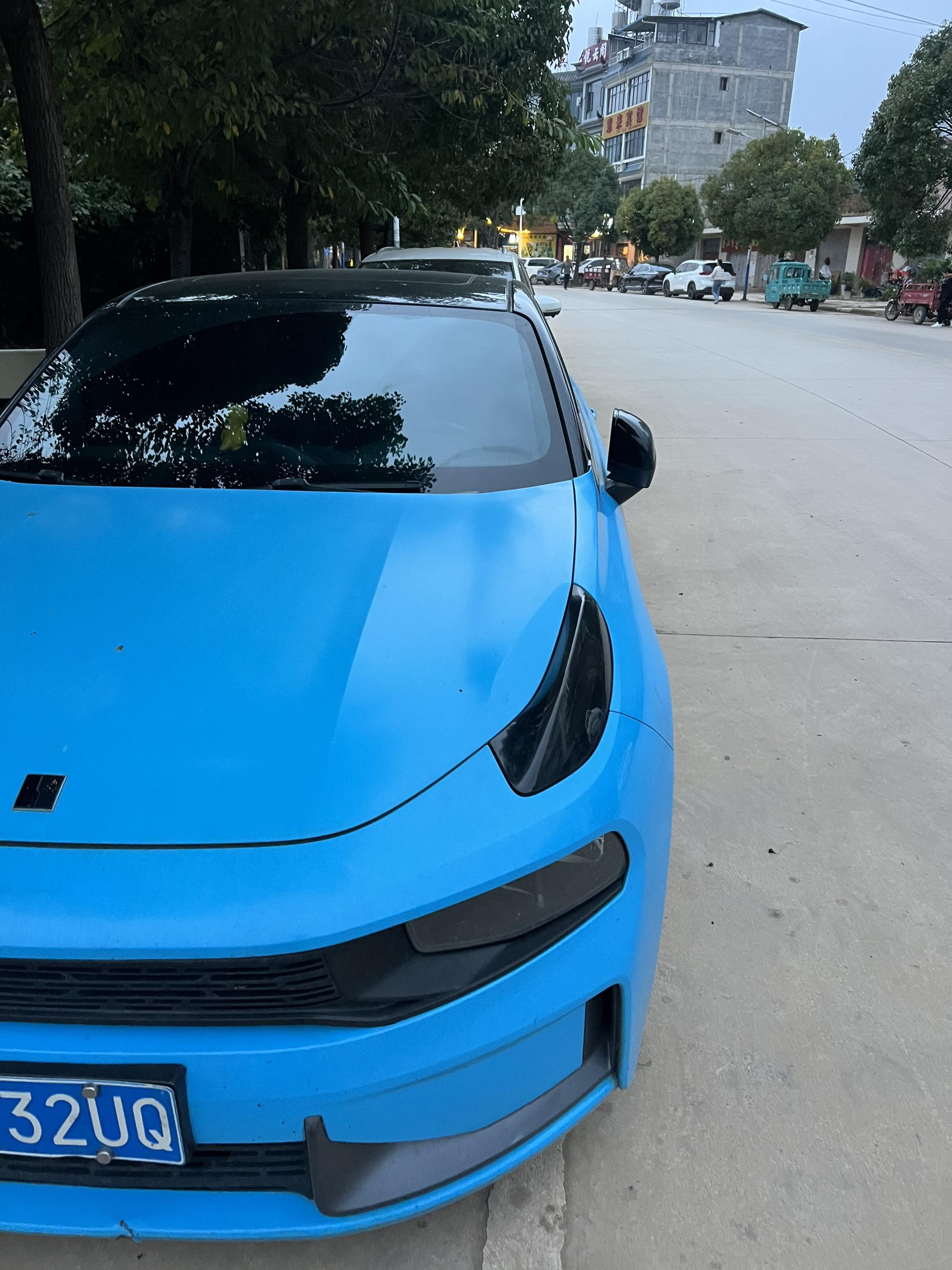 领克03 水晶冰淇淋蓝