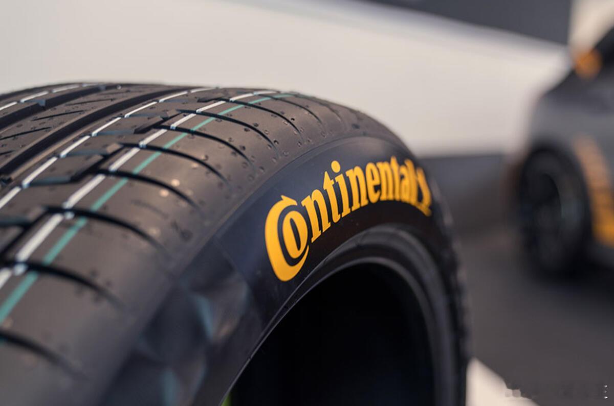 目前高性能的极速胎一般是在材料和结构两个方面来优化，比如材料上多数轮胎是用高分散