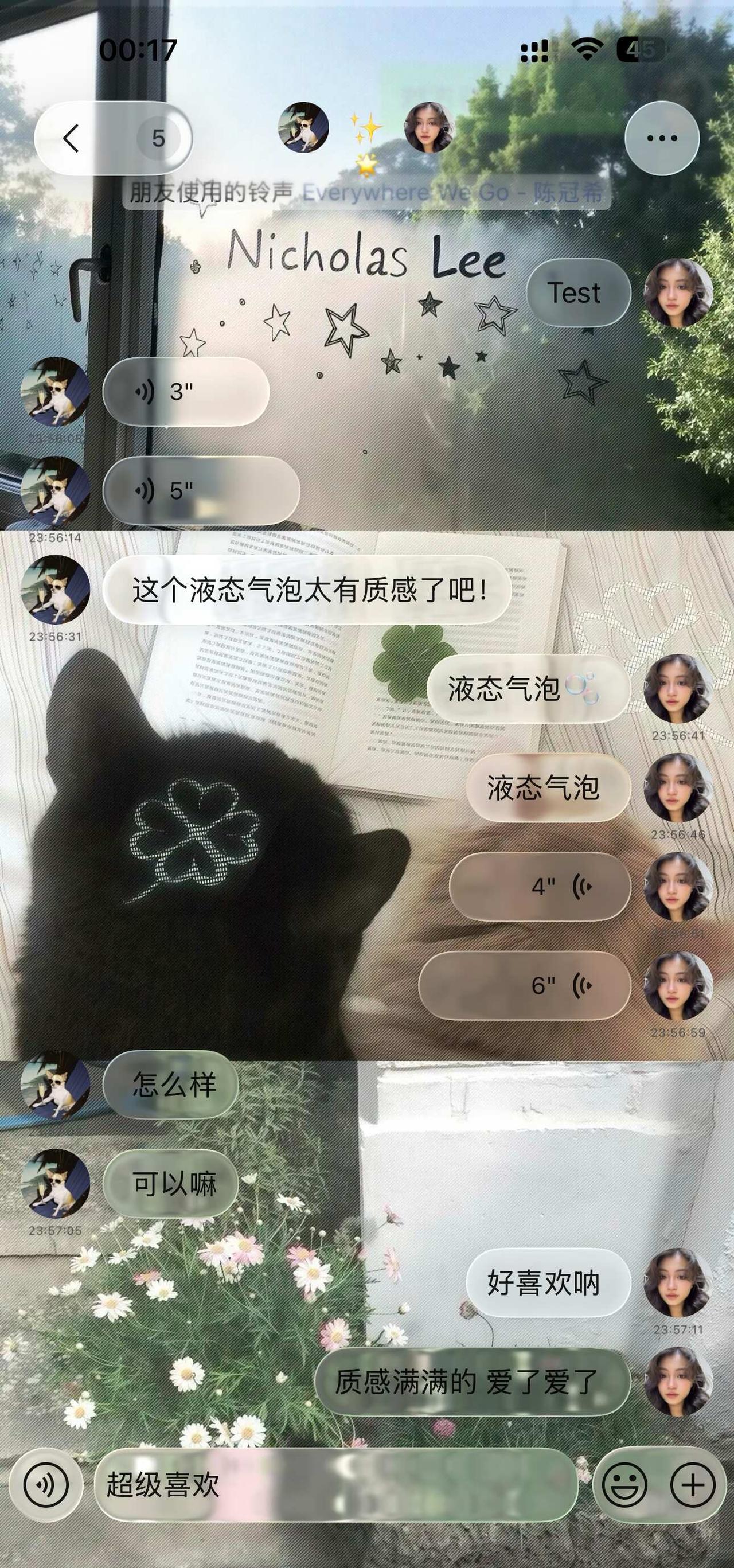 微信进化了新界面
顶部分组、圆角头像、底栏悬浮、界面分割这些小功能搭配在一起，瞬