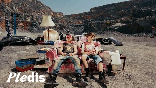 分享视频 歌手：V8《V8 'singasong' Official MV Te
