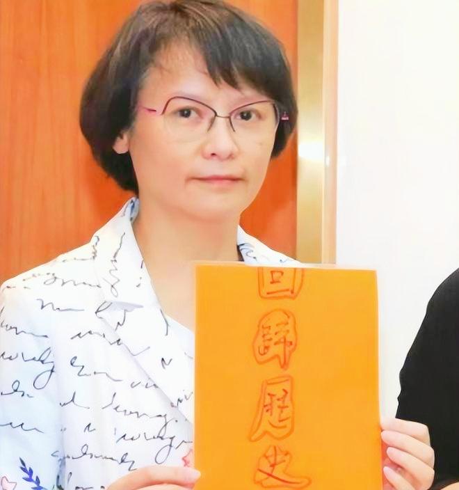 区桂芝的中国心！
她只是台北高级一中学的国文教师
并不是非常有影响力的大人物
可