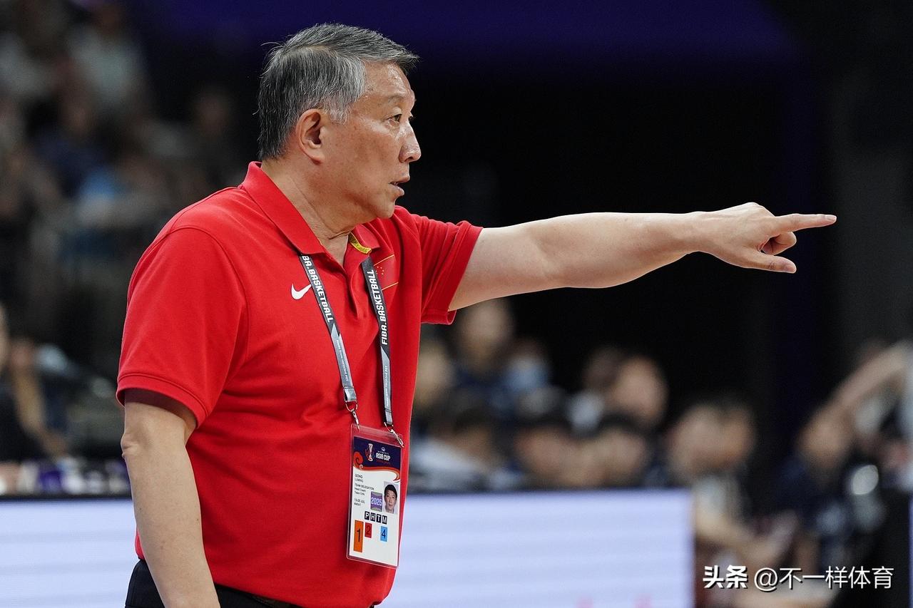 中国女篮长沙的热身赛战报：中国女篮通过加时74-69险胜巴西队，王思雨21分，刘