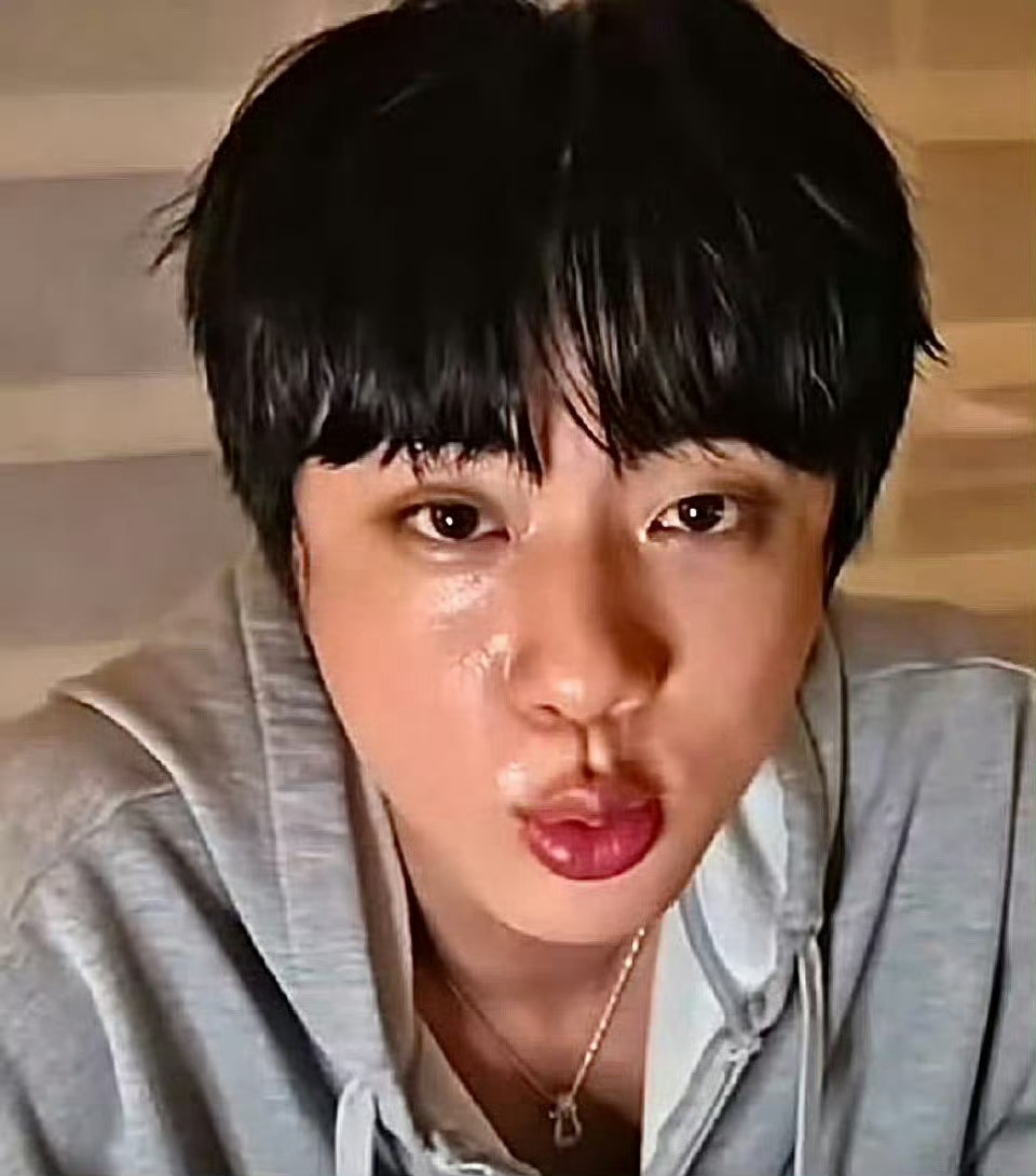 金硕珍安利水光肌大叔 