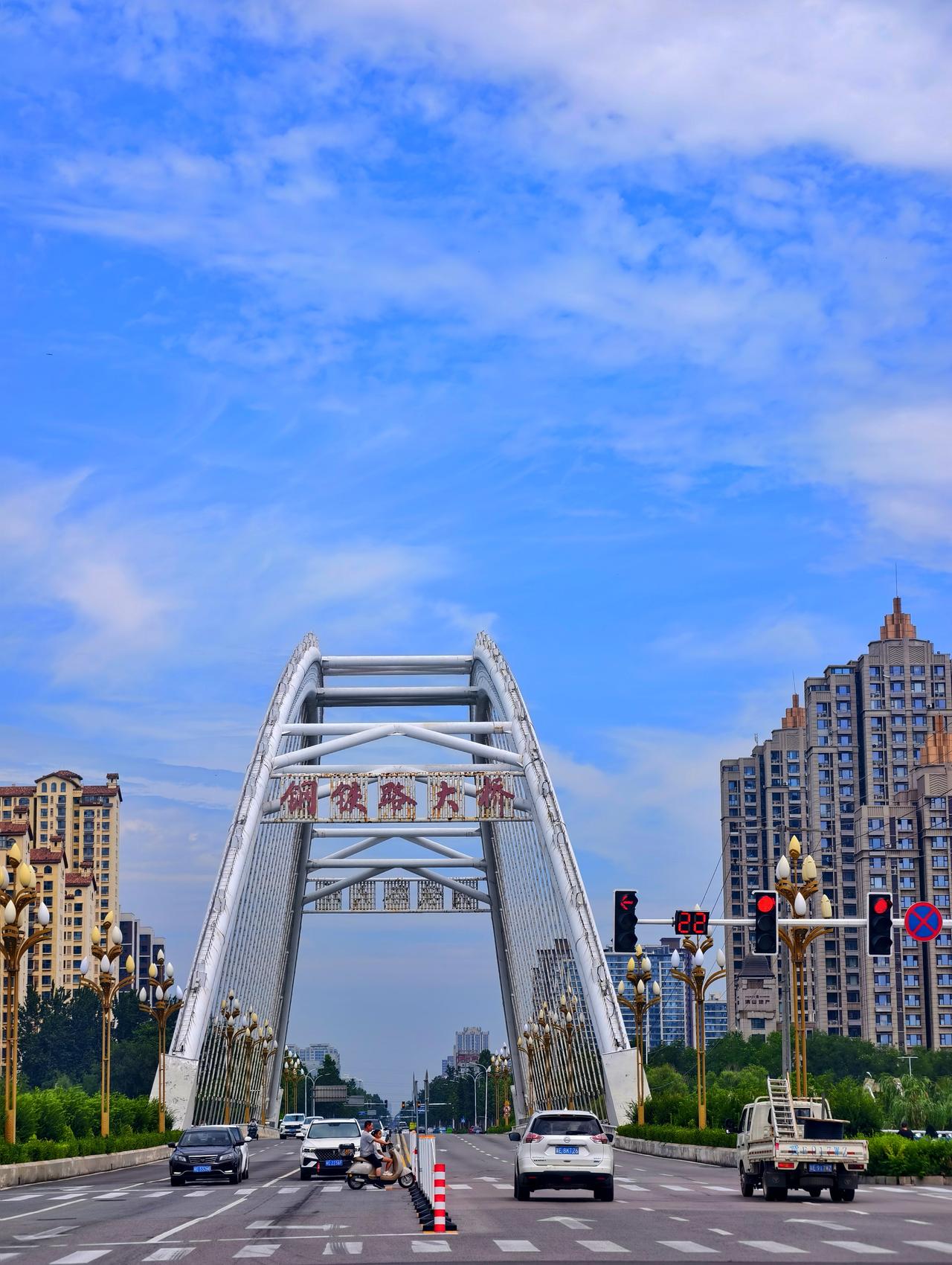 邢台七里河钢铁路大桥，它曾是河北最大跨径提篮拱桥！钢铁路大桥坐落于钢铁路跨七里河