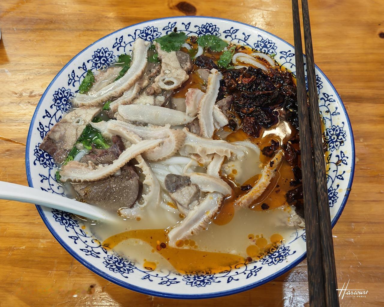 江南美食日记107
老婆在网上刷到的贵州米粉，晚上趁着有空陪着老婆去尝试了一下，