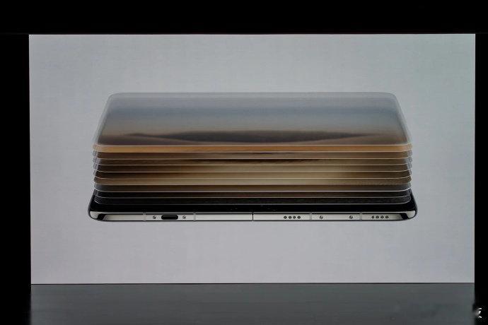 iPhoneDuo铰链超100个部件【苹果首款折叠 iPhoneDuo瞄准屏幕平