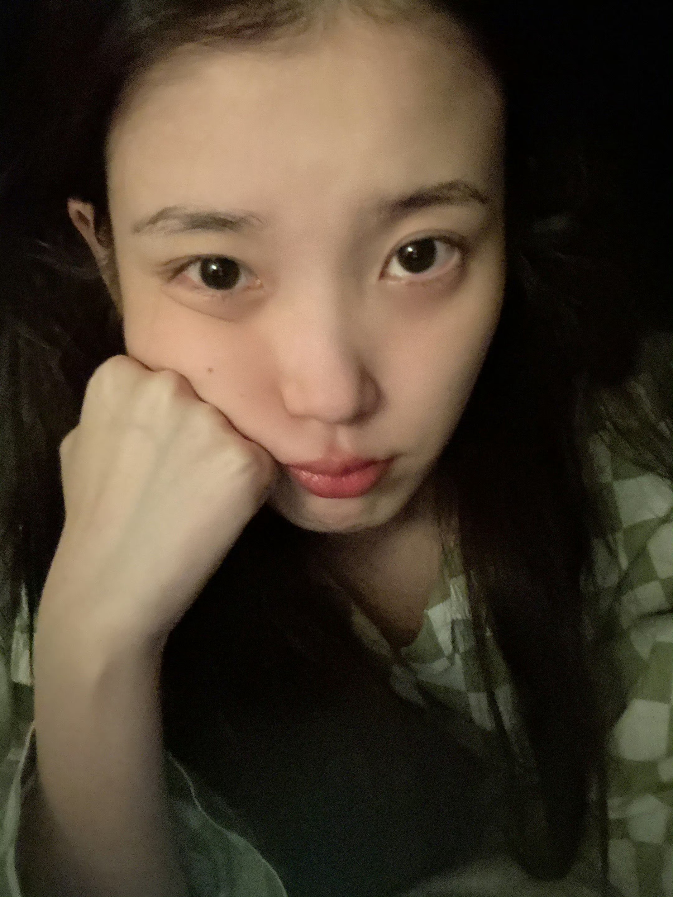 此睡衣在小丽相册里出镜率奇高看起来好好穿啊 隔着屏幕都闻到了丽儿软软的宝宝香🤤