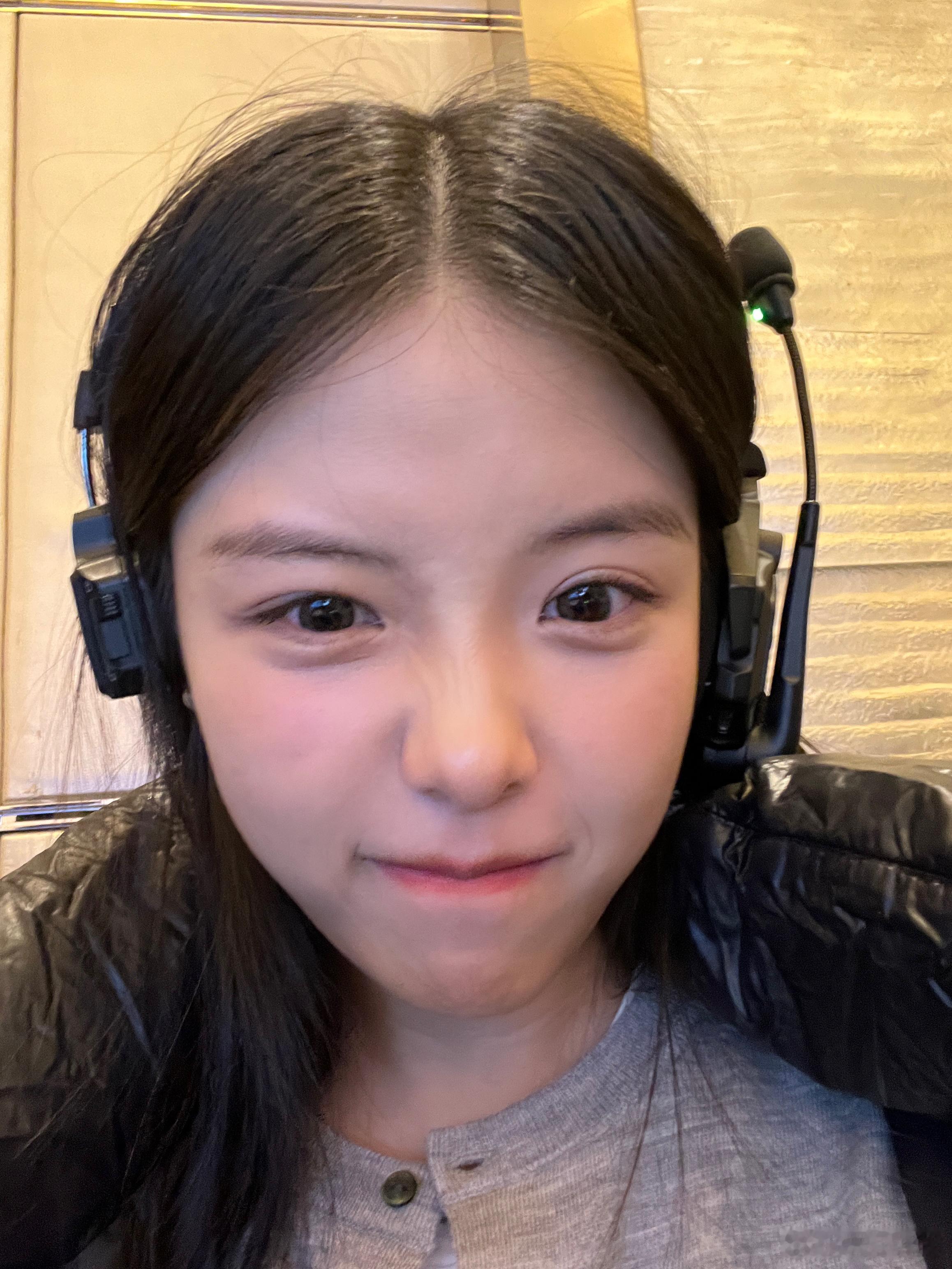 #唐小咪[超话]# 翻相册 上班三个月 没有任何生活记录只有为数不多的大头liv