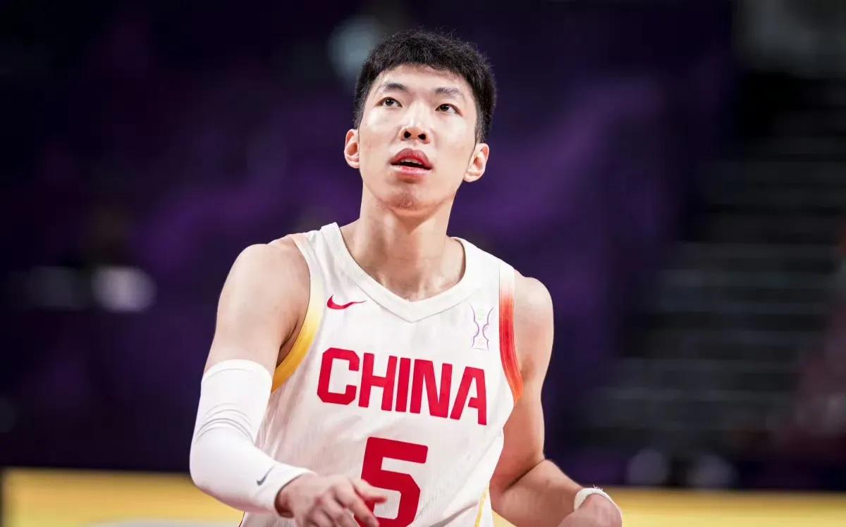 期待廖三宁能在亚洲杯半决赛爆发！

本届中国男篮阵容中有多名后卫球员，其中大部分