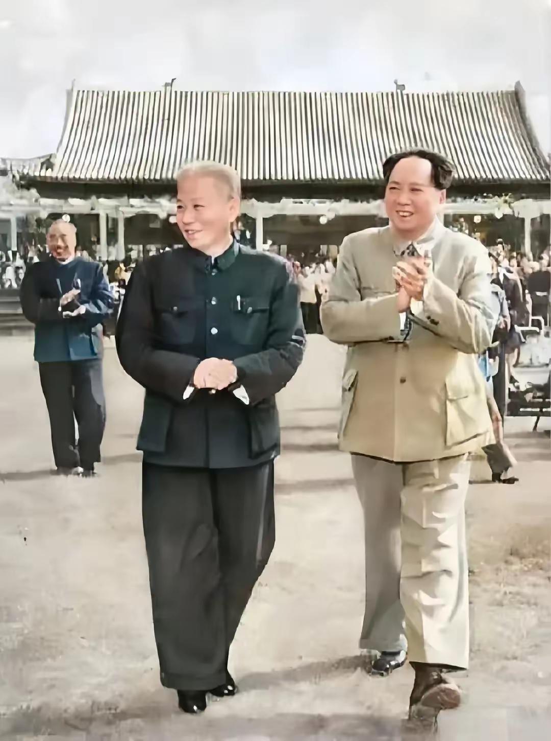 那时，毛主席对英国元帅蒙哥马利说：我之后，就是刘少奇同志，无产阶级革命事业接班人