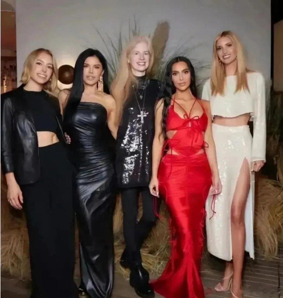 特朗普女儿伊万卡的健美身形确实令人惊艳，网友 ，三个孩子的妈妈了，身材还那么好 