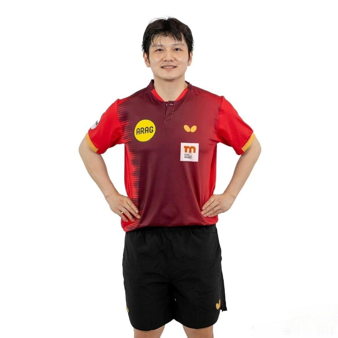 樊振东的自我介绍7月1日，杜塞尔多夫官网更新樊振东简介，他坦言期待在训练外看电影