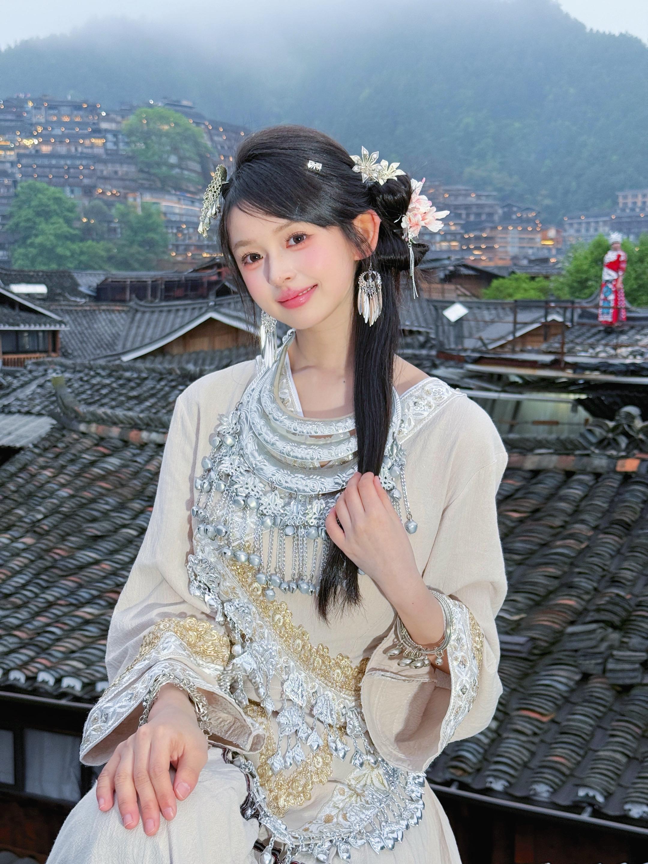 苗疆少女果然好看。