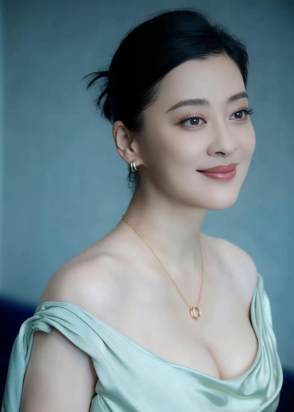 从扬州江都来到淮南，并在这里上学，生活，工作，结婚……“何家丽”倩影。