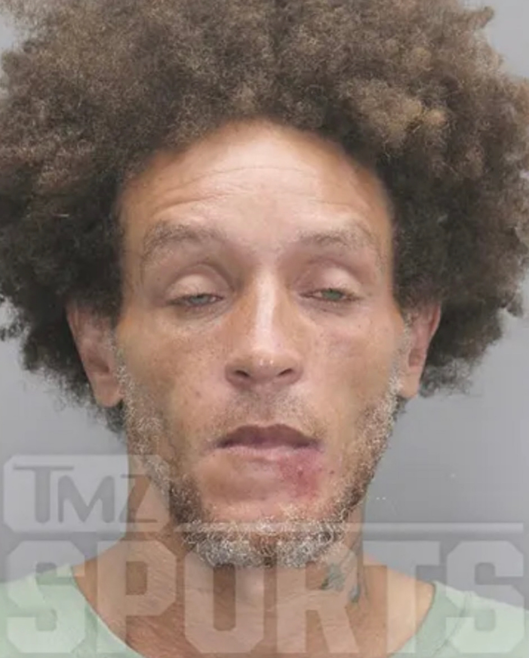 面目全非！前NBA球员德隆蒂-韦斯特因违反释放条例和拒捕被捕！据报道，韦斯特因涉