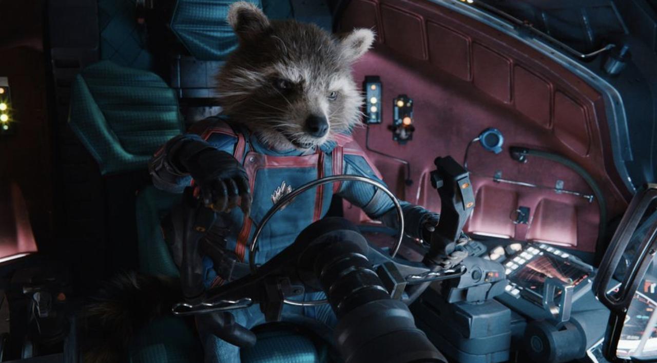 随着《星际异攻队3》的剧情走向，也揭露了火箭浣熊的悲惨身世，原来他不是外星生物，