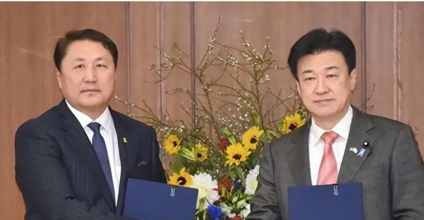 王毅刚离开蒙古外长表态日本也重要，中蒙联合公报三条红线不容越 来自@腾讯新闻 ​