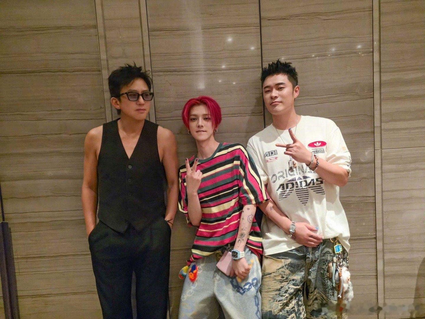 跑男学这么精彩吗 跑男团的相处细节也太有梗了吧，鹿晗演唱会邓超陈赫李晨都到场助阵