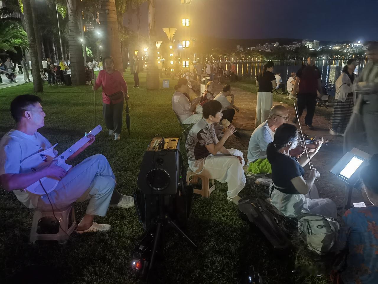 生活的意义不在于追求物质的富饶，而在于精神的充实。