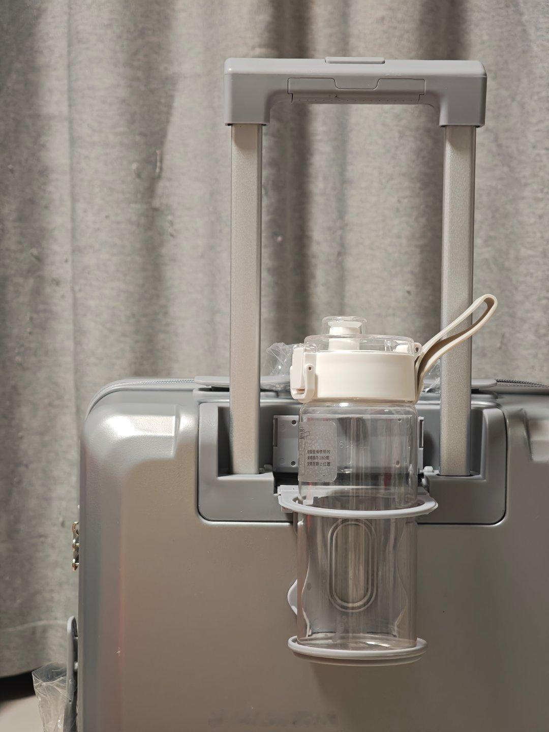 收到鹏子的新年礼盒，18寸多功能箱子也太实用了~快过年了抽了送给金粉钻粉铁子们过