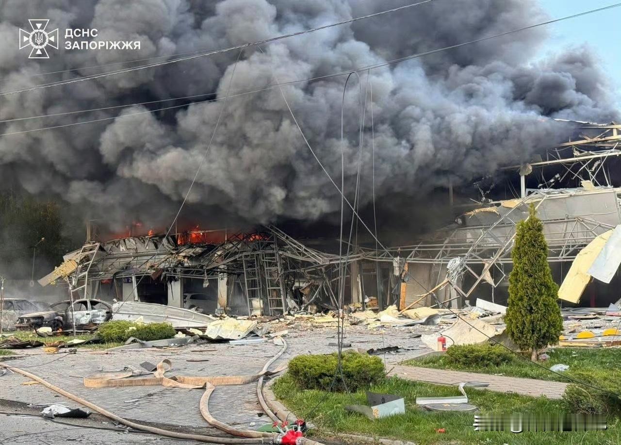 乌克兰宣布停火后俄军仍持续攻击，多地造成重大伤亡，乌方强调停火需由俄方回应。
