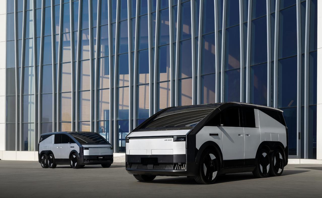 年内交付！小鹏飞行汽车三款配色哪款好看？日前，小鹏汇天官方宣布了旗下重磅车型飞行