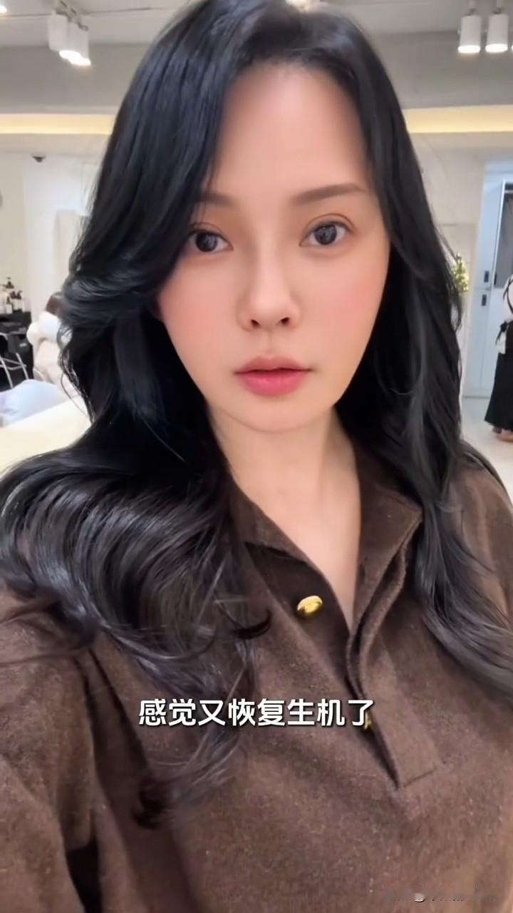 12月3日，伊能静更新韩国首尔一日游vlog。

伊能静飞往首尔干什么呢？看完视