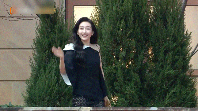 王鸥一把弓箭十个元素 这是什么神仙设计！一把弓箭凝聚王鸥在明侦的十个高光时刻，从