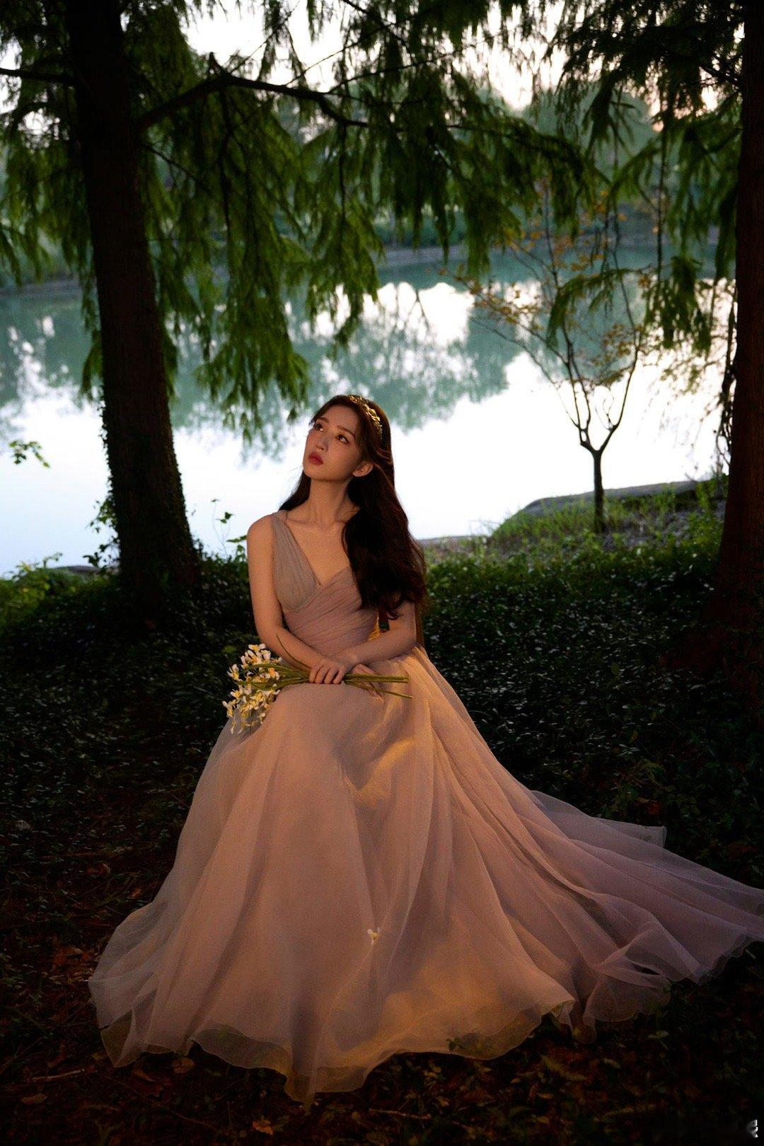 十一月来啦 美美的邓恩熙 ​​​