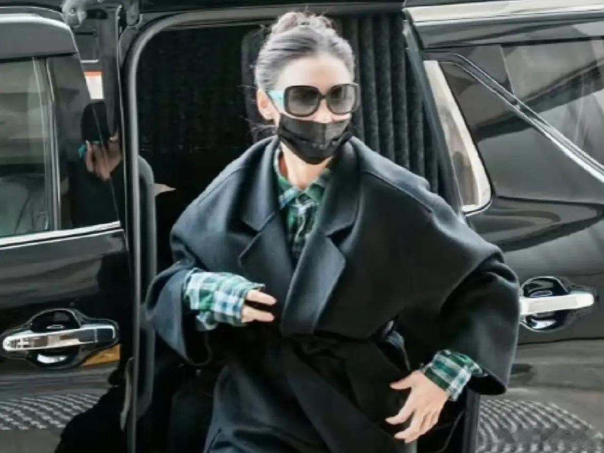 怪不得都说骨相好真的抗老，张柏芝这张脸这个状态真的很难猜到真实年龄吧，连出庭路都