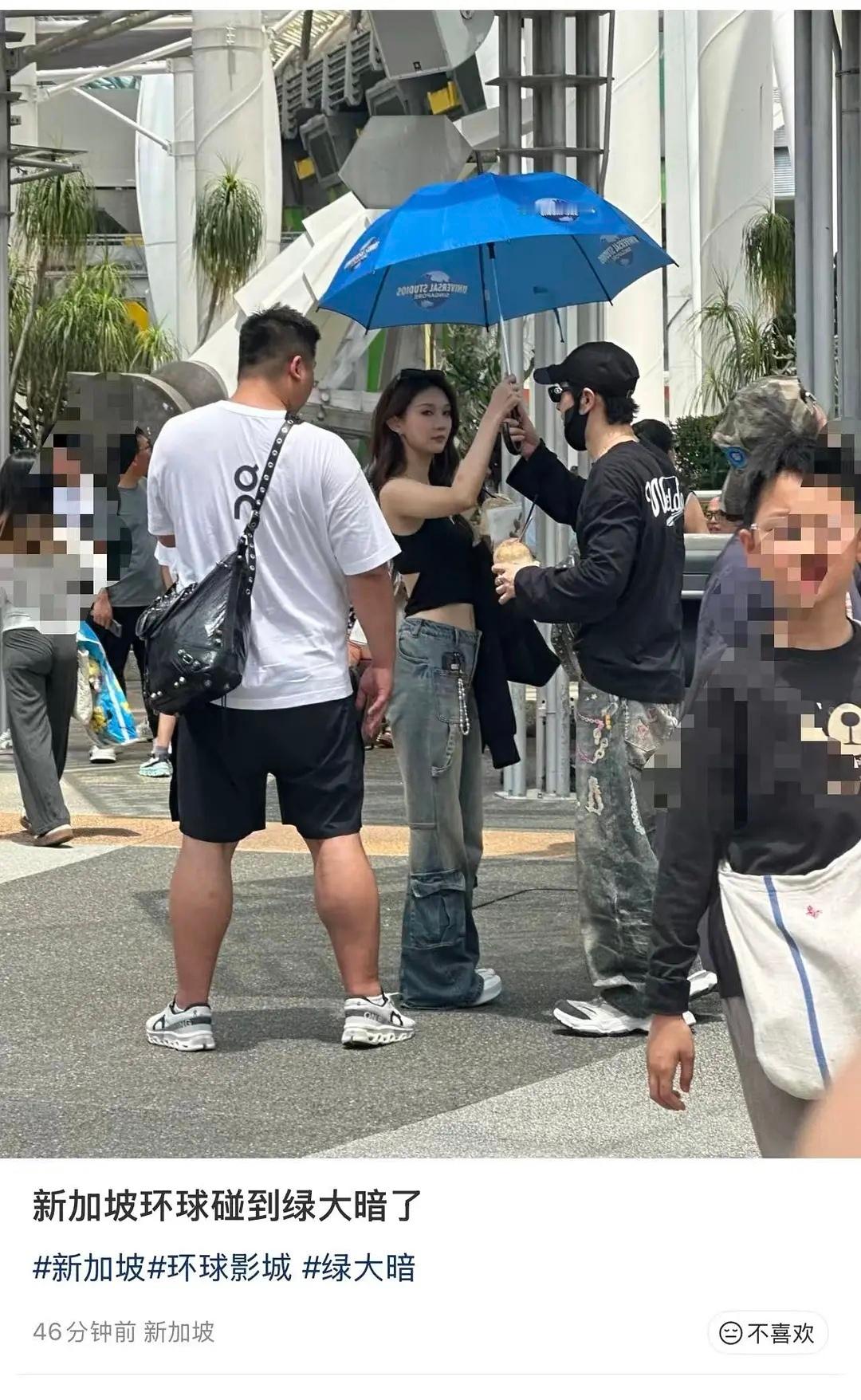 有点意外，黄晓明被拍和新女伴同行，状态看着很亲密。之前和叶柯的感情，生完孩子后就