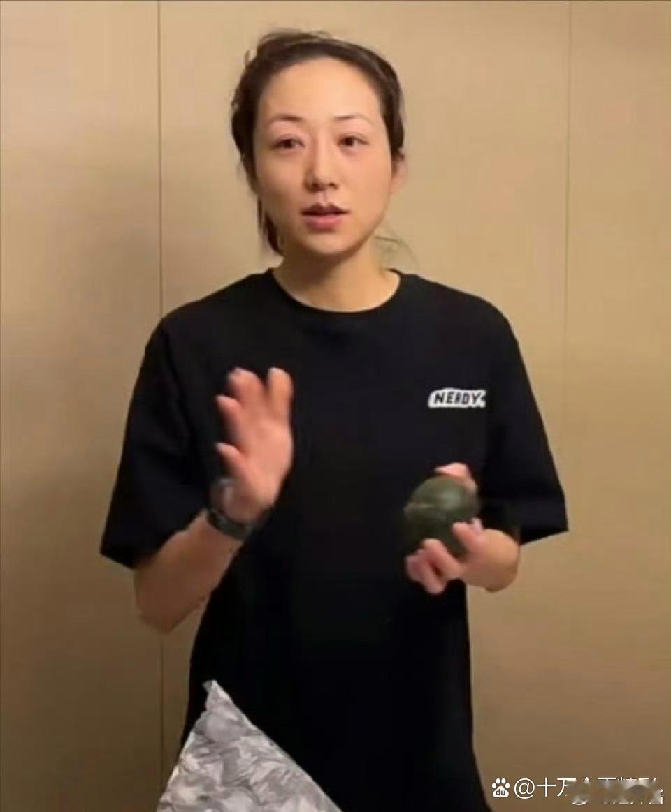 韩雪大方地晒出了自己的素颜照，真是够自信的 ​​​