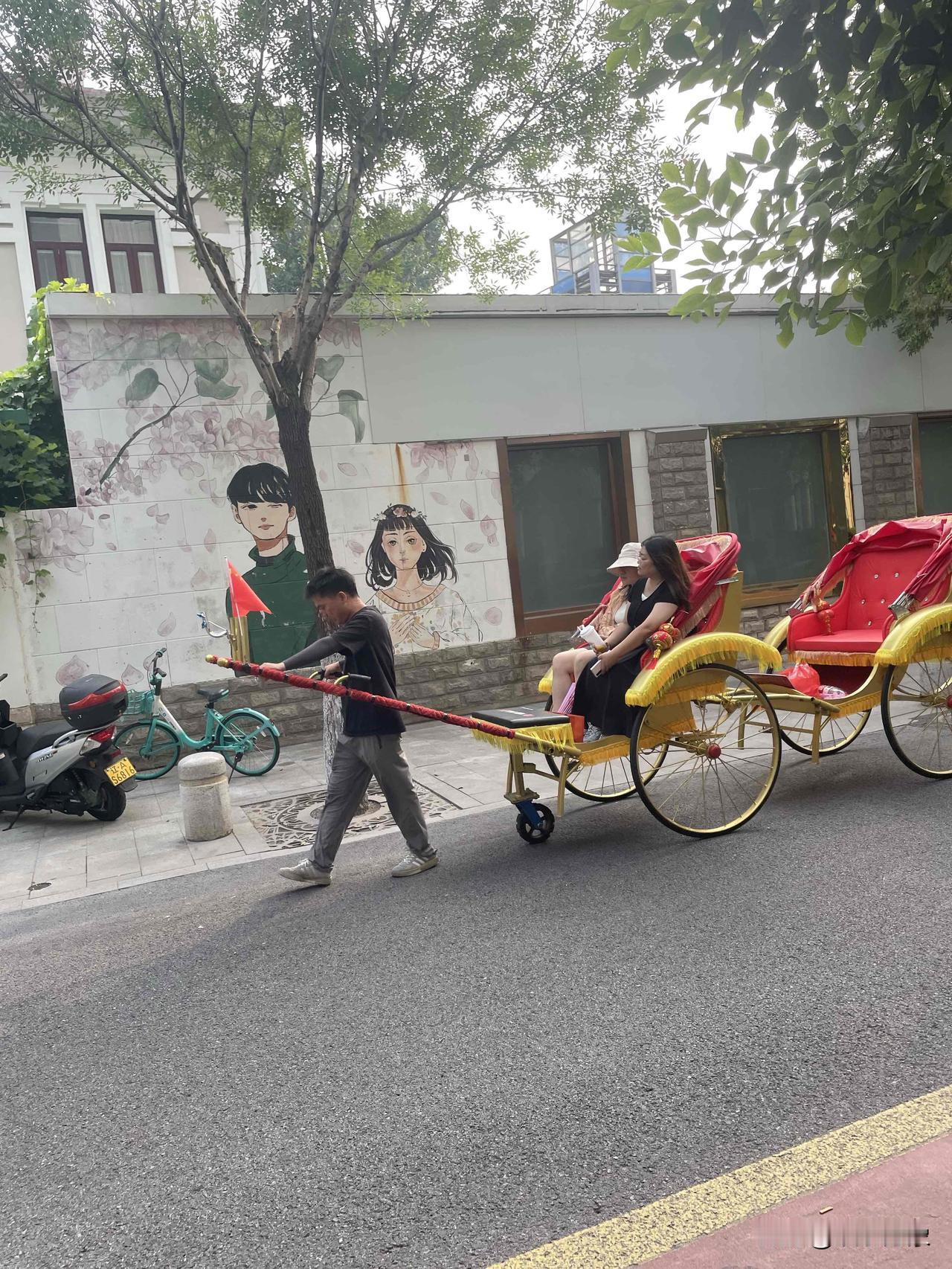 人力车再现：劳苦大众