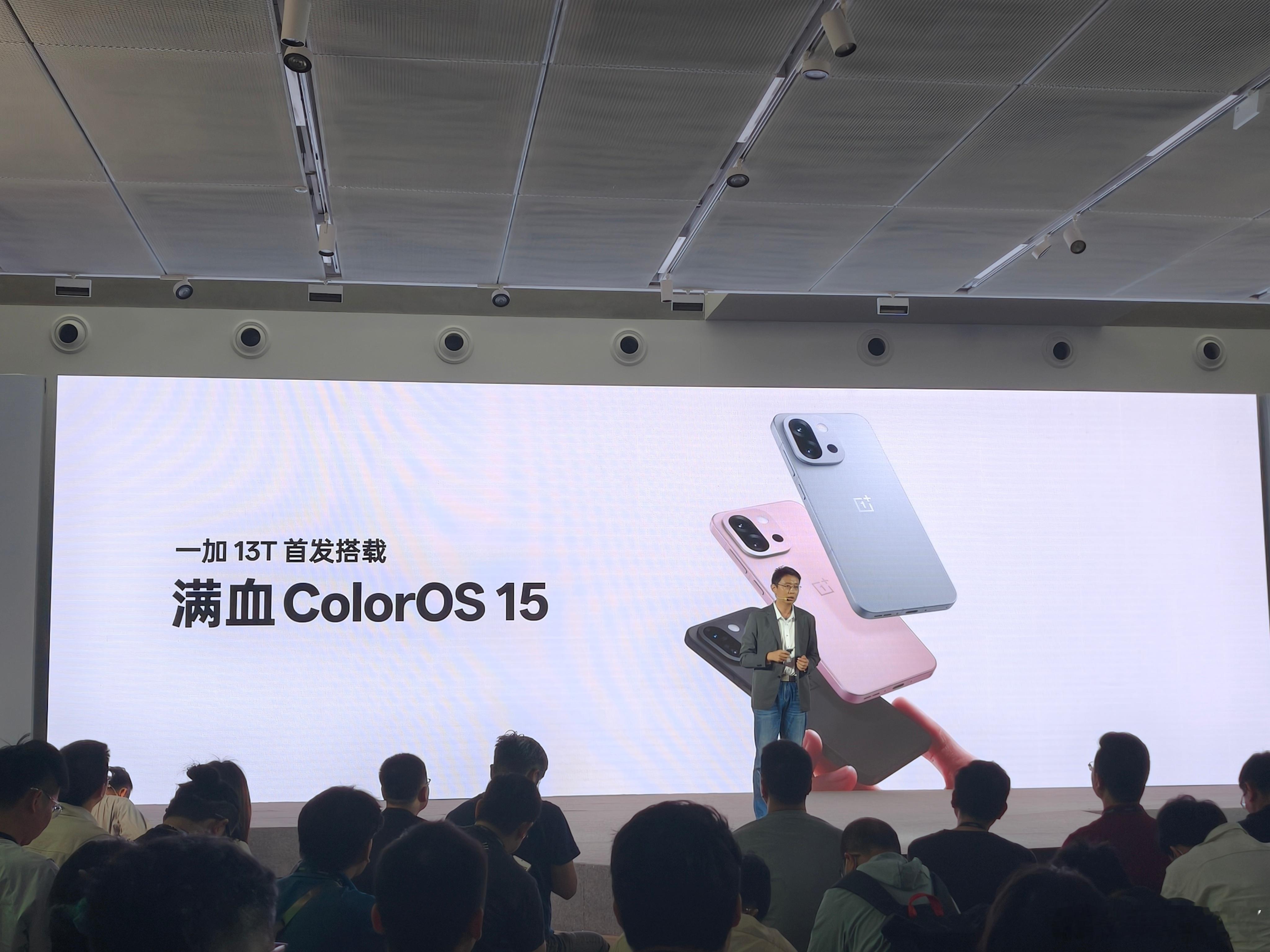 OPPO游戏中心负责人谭皓表示：“一加首款小屏性能旗舰，一加 13T首发搭载满血