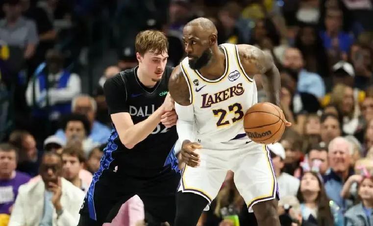 40岁詹皇拼到腹股沟受伤 30+15+9打满全场 输球他仍昂首离开
湖人对阵独行