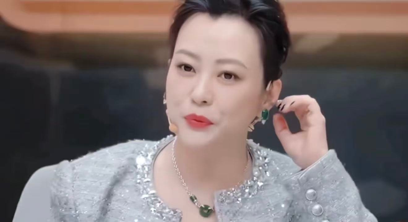 郝蕾说演员没工作都扎堆短剧了无限超越班 科班演员去拍短剧，听起来像降维打击，其实