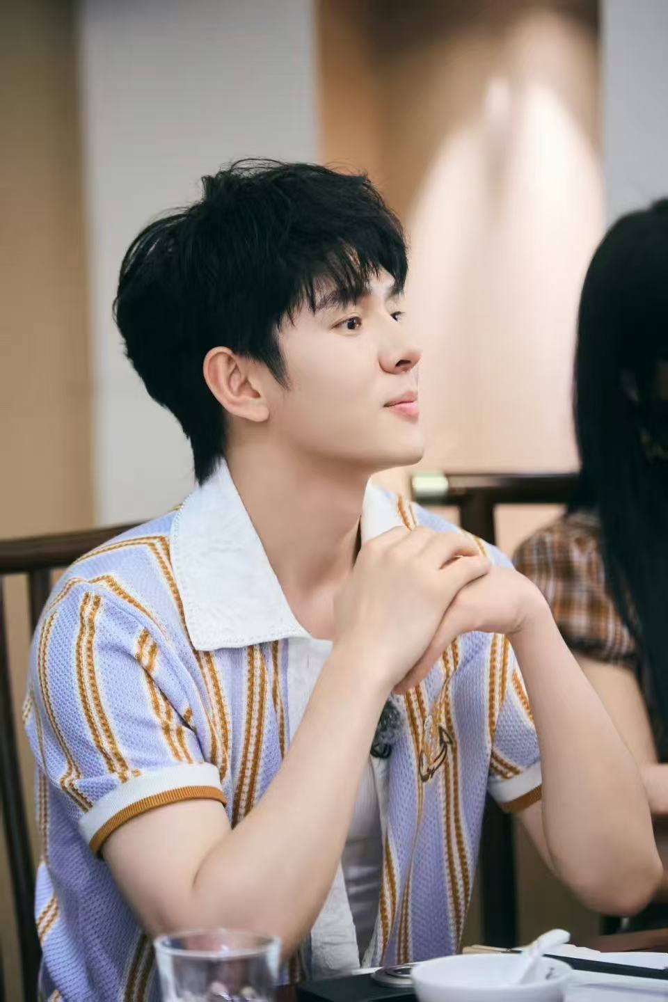 李佳琦请假拍综艺 合伙人终于有动静了！原来李佳琦昨天说的请假两个月是要录制合伙人