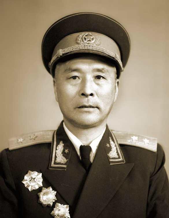 1936年，红军团长梁从学“牺牲” 后，被掩埋，一大娘发现，他还有气息，帮他剪掉
